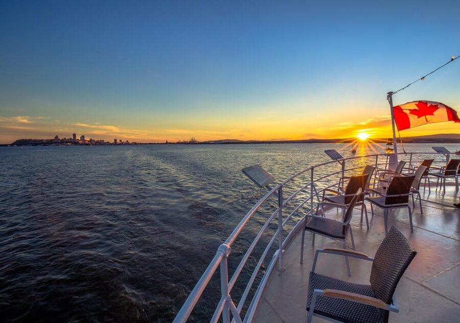 Québec City: 2-Hour Cocktail & DJ Evening Cruise - Rain, Safety, and Comfort on Board