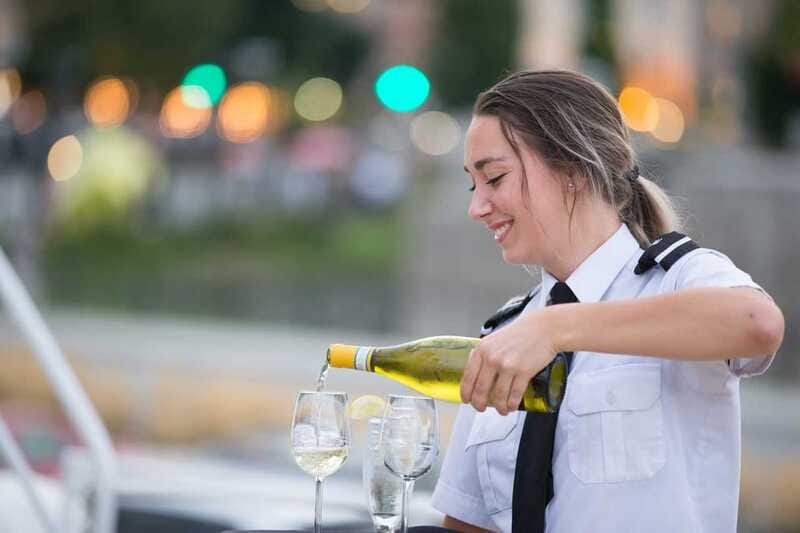 Québec City: 3 or 5-Course Dinner Cruise with DJ & Dancing - What the Red Carpet option adds