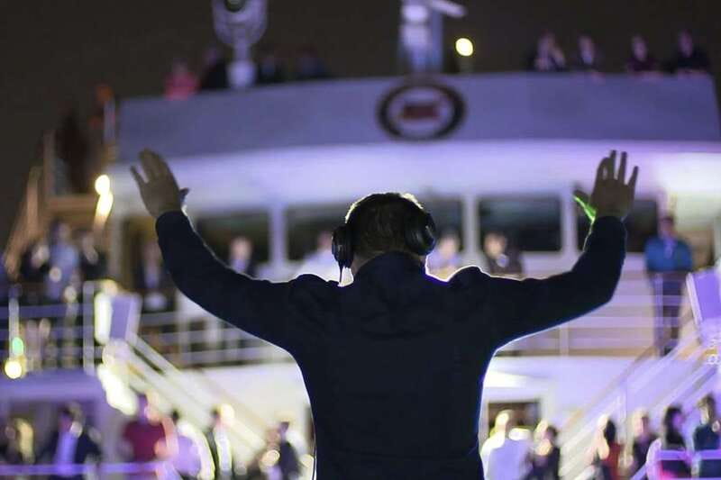 Québec City: Evening Cruise with Live DJ - Sailing toward Montmorency Falls