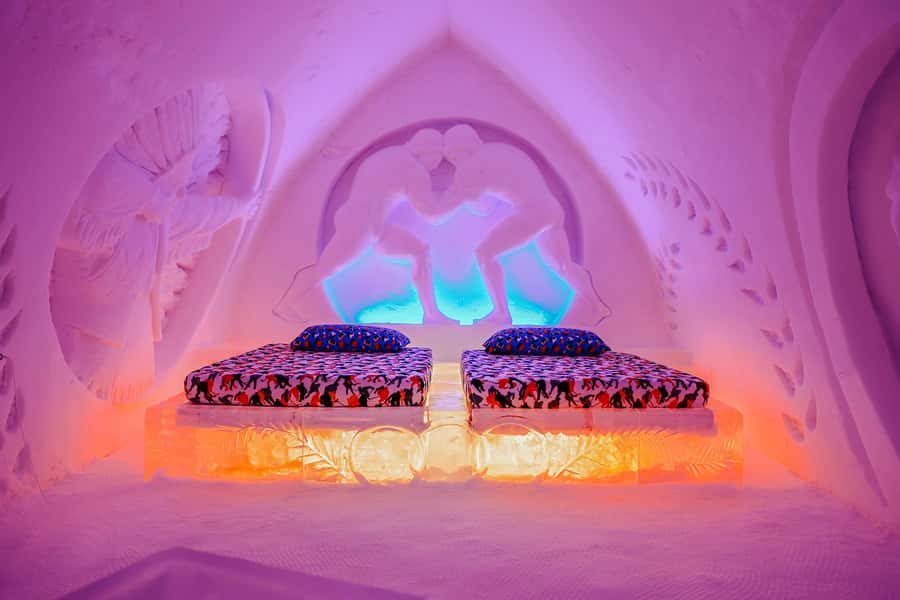 Quebec City: Hotel de Glace Ice Hotel Visit - A quiet stop at the ice chapel