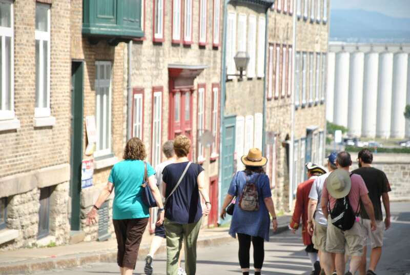 Quebec City: Old Quebec Historical Walking Tour - Meeting your cicerone on Sainte-Anne Street