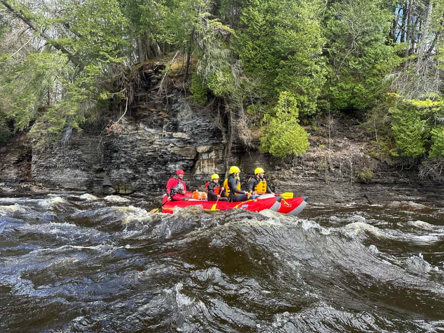 Quebec City: Rafting or kayaking – Jacques-Cartier Canyon - Two 90-minute river sections with very different moods