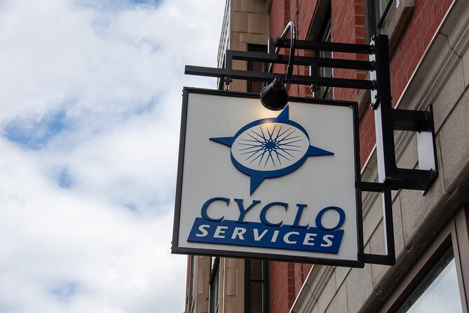 Quebec City Regular Bike Rentals - Exploring Lower Town and the St. Charles River