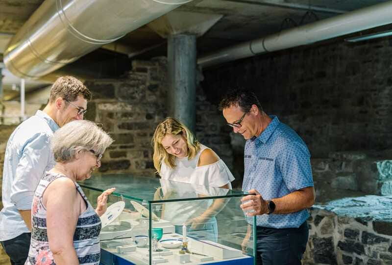 Québec City: Saint-Louis-Forts-and-Châteaux visit - Choosing between a live guide and the audio tour