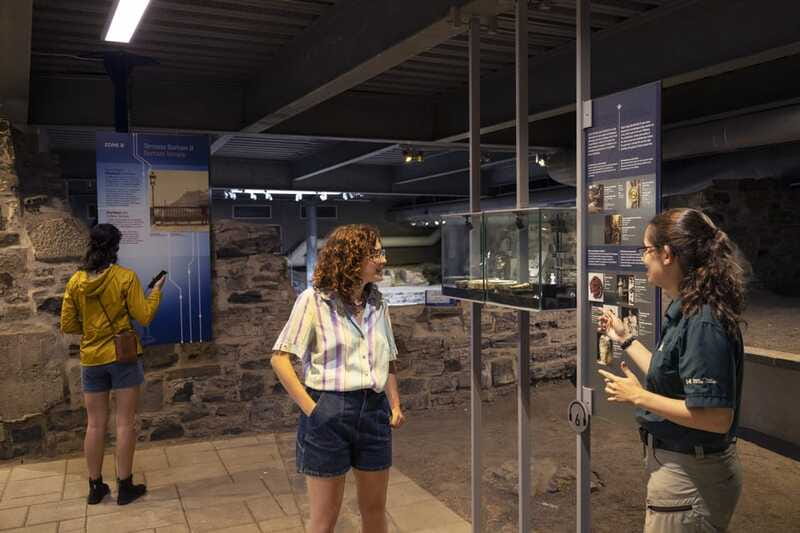 Québec City: Saint-Louis-Forts-and-Châteaux visit - Practical limits: stairs, bags, and timing