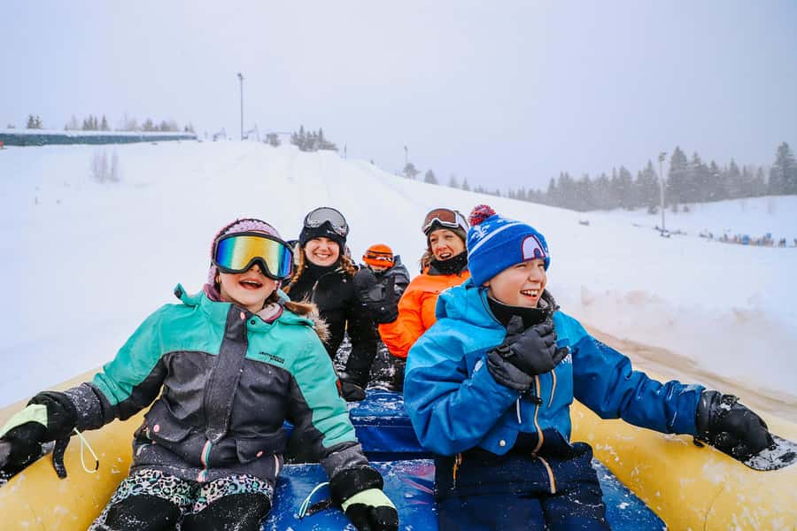 Quebec City: Snow Tubing at Village Vacances Valcartier - Getting your tube and choosing the right section