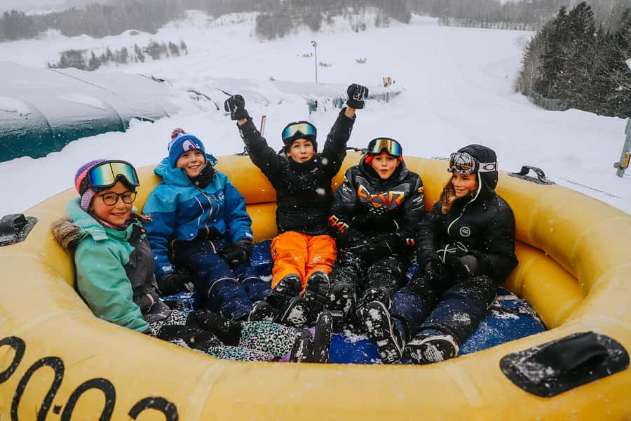Quebec City: Snow Tubing at Village Vacances Valcartier - Arriving from Québec City and finding the entrance