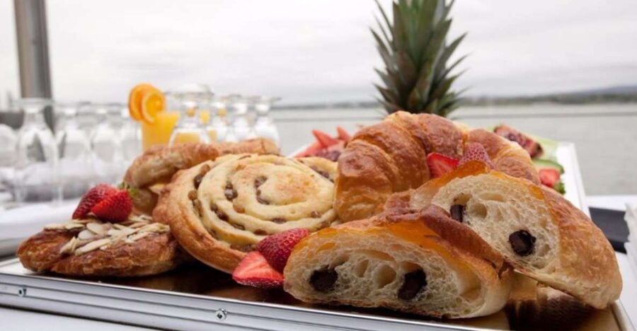 Québec City: Weekend River Brunch Cruise - The 1.5-hour sightseeing cruise