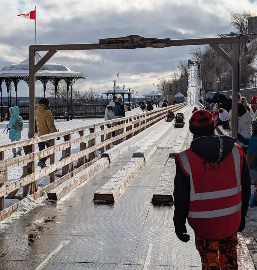 Quebec City: Winter Magic Tour - Riding the funicular above Old Quebec