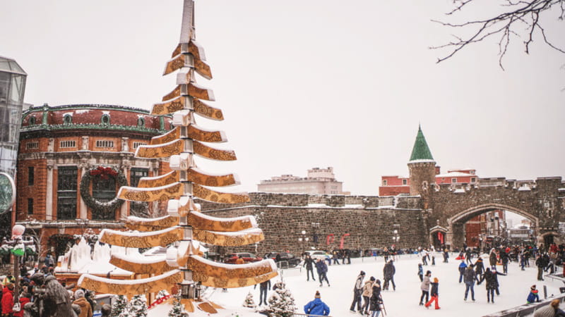 Quebec: German Christmas Market Tasting Tour - The first warm-up: spiced glühwein