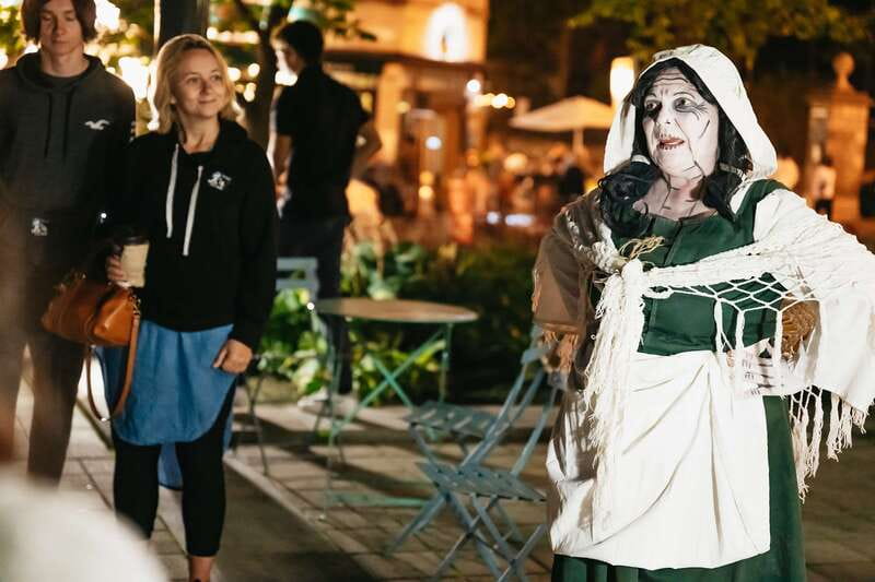Quebec Interactive Street Theatre: "Crimes in New France" - How the acting shapes the evening
