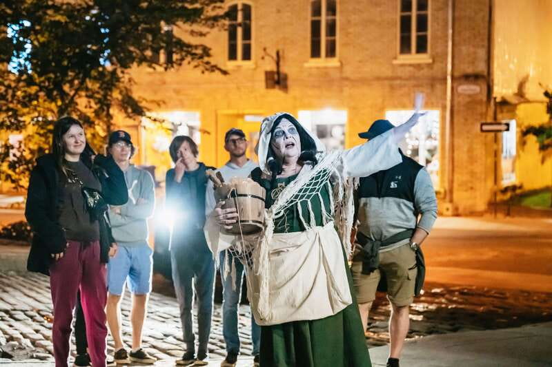 Quebec Interactive Street Theatre: "Crimes in New France" - Meeting the ghosts at the Morrin Centre
