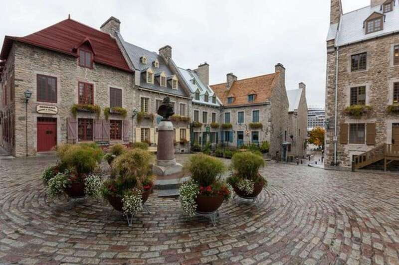 Quebec : Old Town Walking Tour With A Local Guide - Starting at Hôtel 71 in Lower Town