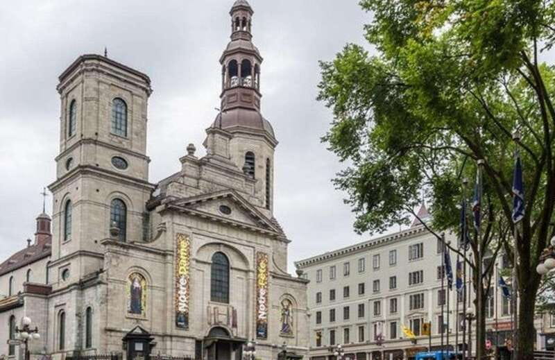 Quebec : Old Town Walking Tour With A Local Guide - Notre-Dame de Québec Basilica-Cathedral and the limits of a quick visit