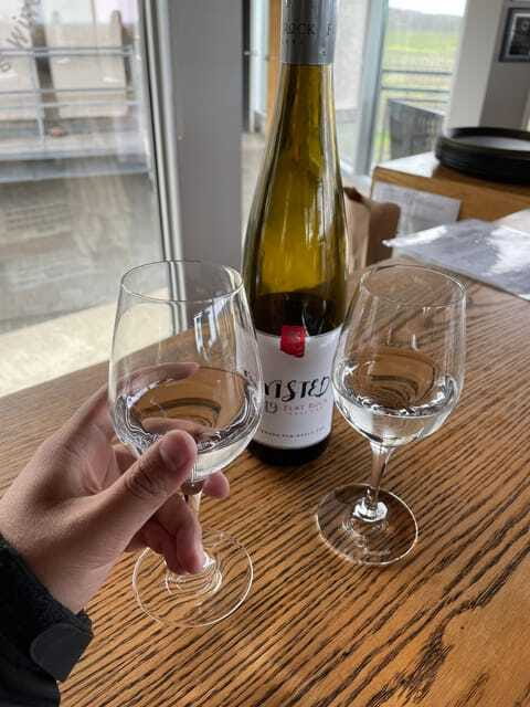 Relaxing Lunch & Wine Tour through Niagara's Wine Country - What the Guides Add to the Experience