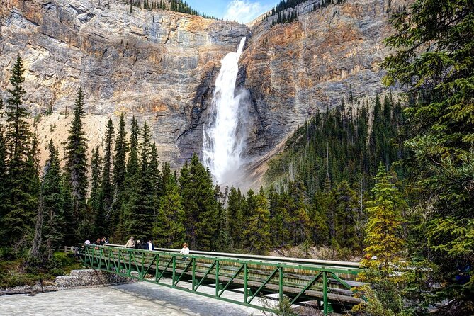 Rockies Grand Advanture: Moraine & Louise Lakes, Waterfall Tour - Lake Louise in a shorter, scenic stop