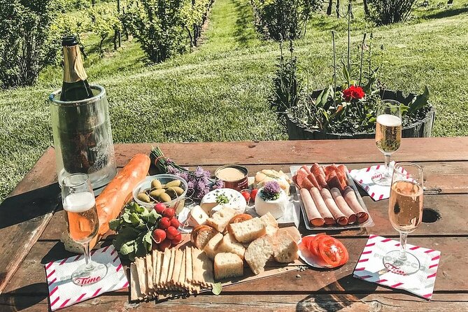 Salt Spring Island "Artisan Trail" Hop On Hop Off Tour! - Key points before you book