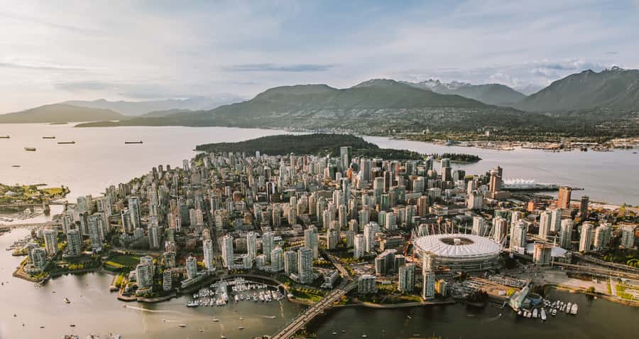 SKY Heli-Tour of Vancouver (Downtown) - Crossing downtown Vancouver and the harbour