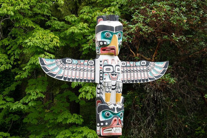 Stanley Park Highlights 2.5 Hour Walking Tour - Forest trails, giant trees, and Beaver Lake