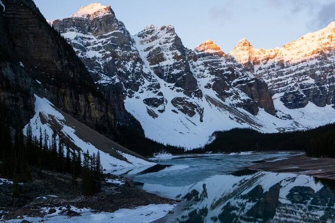 Sunrise Adventure: Alpenglow at Moraine Lake & Lake Louise - Why an early start makes Moraine Lake special