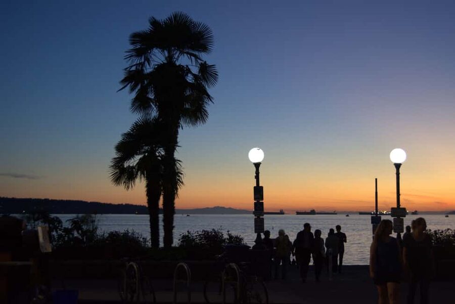 Sunset Bus Tour: Stanley Park & English Bay Photostops - Should you book the Sunset Bus Tour?