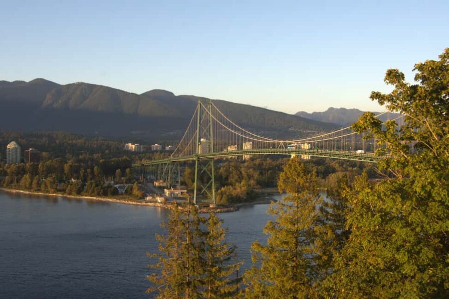 Sunset Bus Tour: Stanley Park & English Bay Photostops - Gastown and downtown: a quick introduction, not a full tour