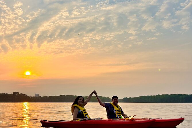 Sunset Kayak Tour in Downtown Ottawa and Gatineau - Paddling toward Rideau Falls