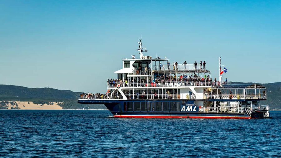 Tadoussac/Charlevoix: VIP Lounge OR UpperDeck Whale Watching - Pointe de l’Islet and Chute du Caribou