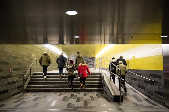 The Essential 101 Non-Touristy Walking Tour by Spade & Palacio - Ten minutes at Eva B