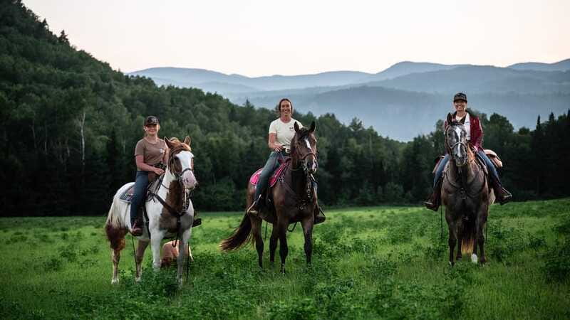 The Montagnarde: Guided horseback ride on mountain trails. - Following the rustic mountain trails