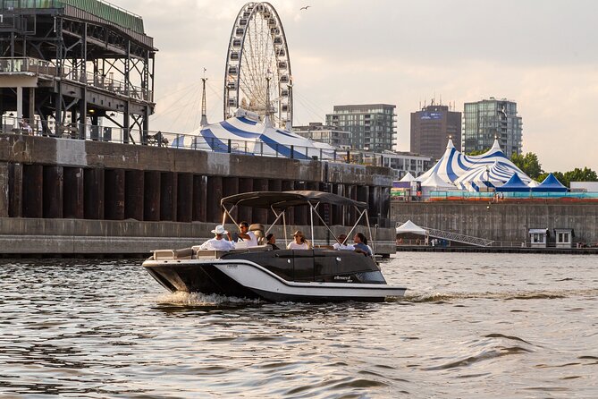 The Ultimate Montreal Boat Tour – Fall Colors Apéro Edition - The 6 p.m. departure and the open-air setup