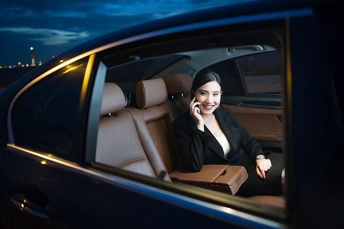 Toronto Airport Private Arrival Transfer-YYZ to Toronto Downtown - Who will get the most from this transfer?