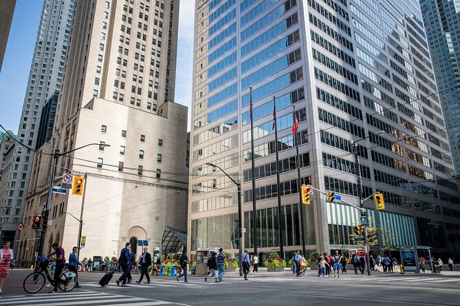 Toronto City Highlights Express Tour - Nathan Phillips Square and the Toronto Sign