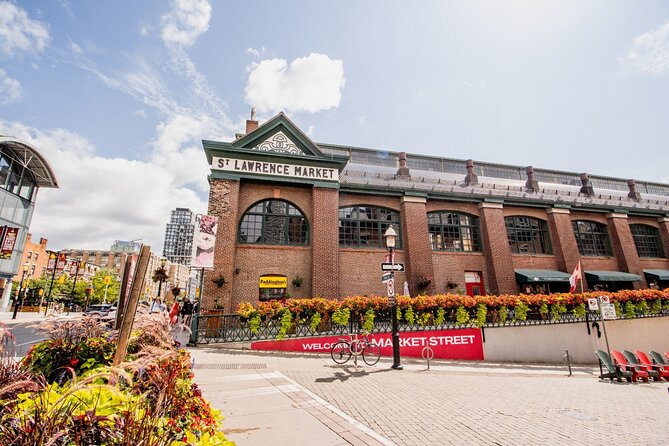 Toronto City Highlights Express Tour - The CN Tower, Rogers Centre, and Railway Roundhouse