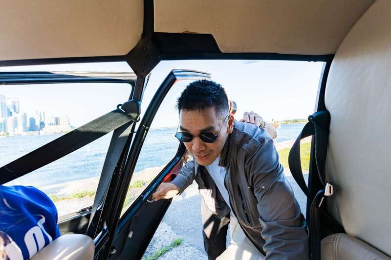 Toronto: City Sightseeing Helicopter Tour - Floor-to-ceiling glass and the promised window seat