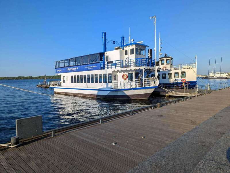 Toronto: City Views Harbor Cruise - Who should book this Toronto cruise?