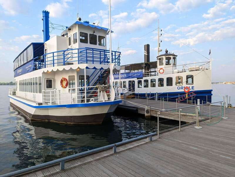 Toronto: City Views Harbor Cruise - Oriole and Showboat: What the boats are like
