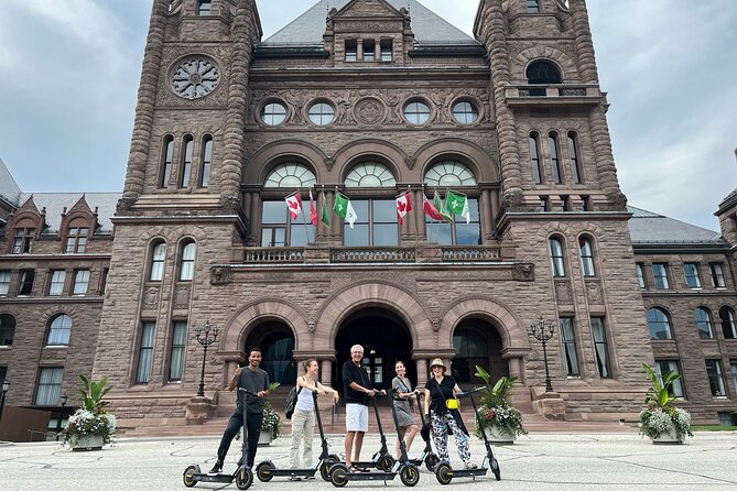 Toronto Discovery District 2hr Walking Tour - Guide style, group size, and transport questions