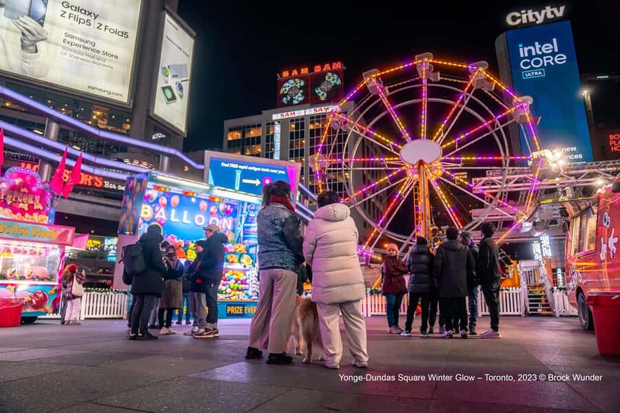 Toronto: Festive Lights Bus Tour - Nathan Phillips Square and Toronto’s civic center