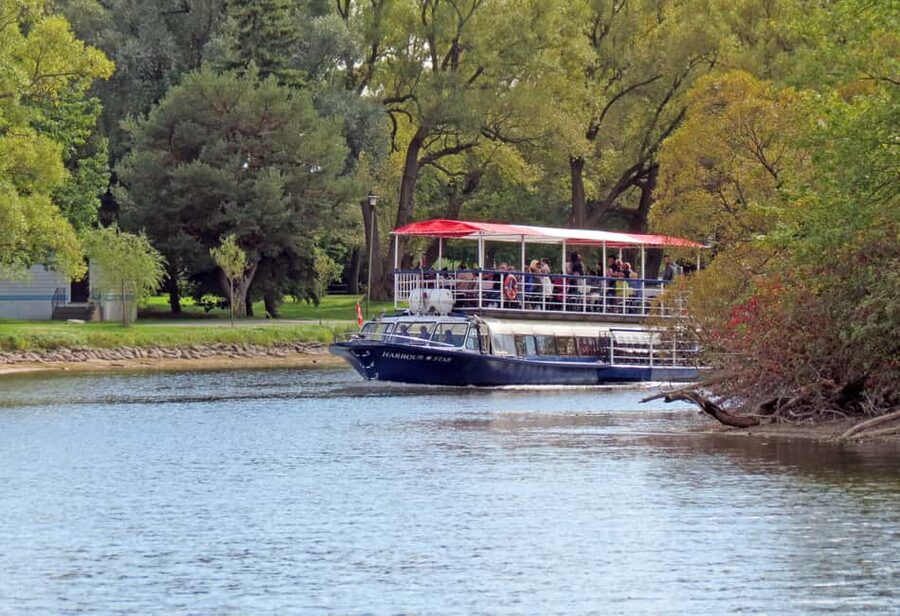 Toronto: Guided Harbour and Islands Sightseeing Cruise - Starting at Harbourfront Centre’s west pier