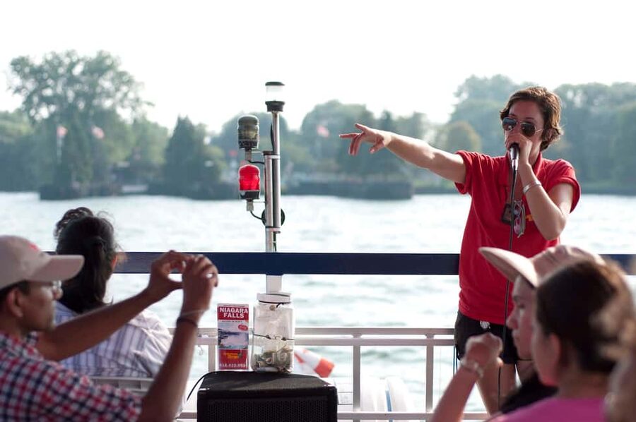Toronto: Guided Harbour and Islands Sightseeing Cruise - Crossing Lake Ontario with Toronto ahead