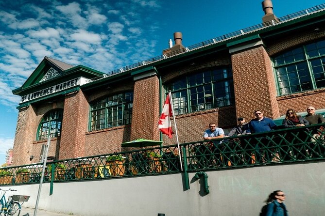 Toronto Highlights Small Group Tour with CN Tower - Fairmont Royal York and Union Station