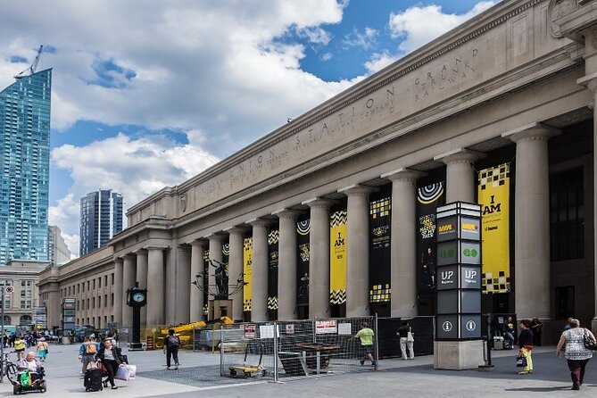 Toronto Highlights Small Group Tour with CN Tower - Why the small group matters