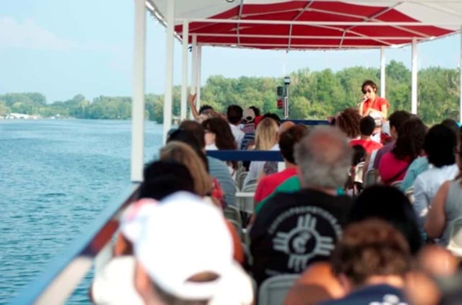 Toronto: Hop-On Hop-Off Bus Tour with Harbour Cruise - Why this bus tour works well for a first look at Toronto