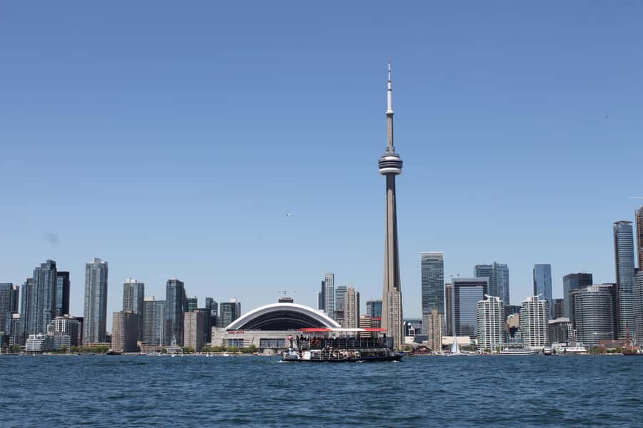 Toronto: Hop-On Hop-Off Bus Tour with Harbour Cruise - Live guides or nine-language audio commentary