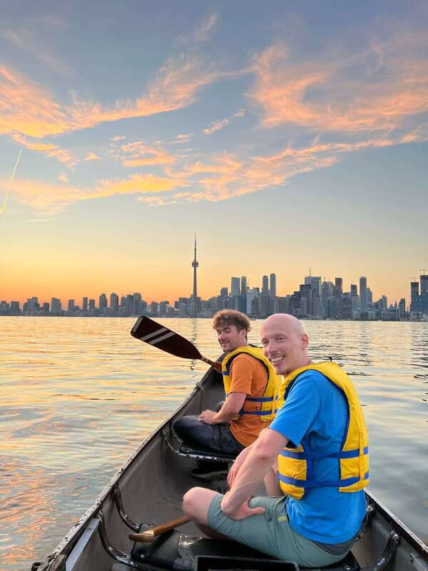 Toronto Islands: Sunset Canoe Tour - Meeting the guide by the clock tower