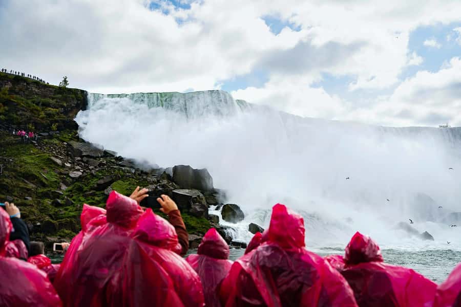 Toronto: Niagara Day Tour w/ Niagara on the Lake & Boat Ride - Who should book this Niagara trip?