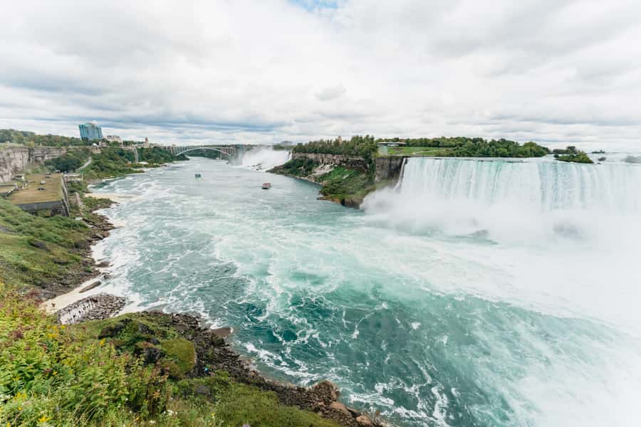 Toronto: Niagara Day Tour w/ Niagara on the Lake & Boat Ride - The Niagara Parkway and its quick photo stops