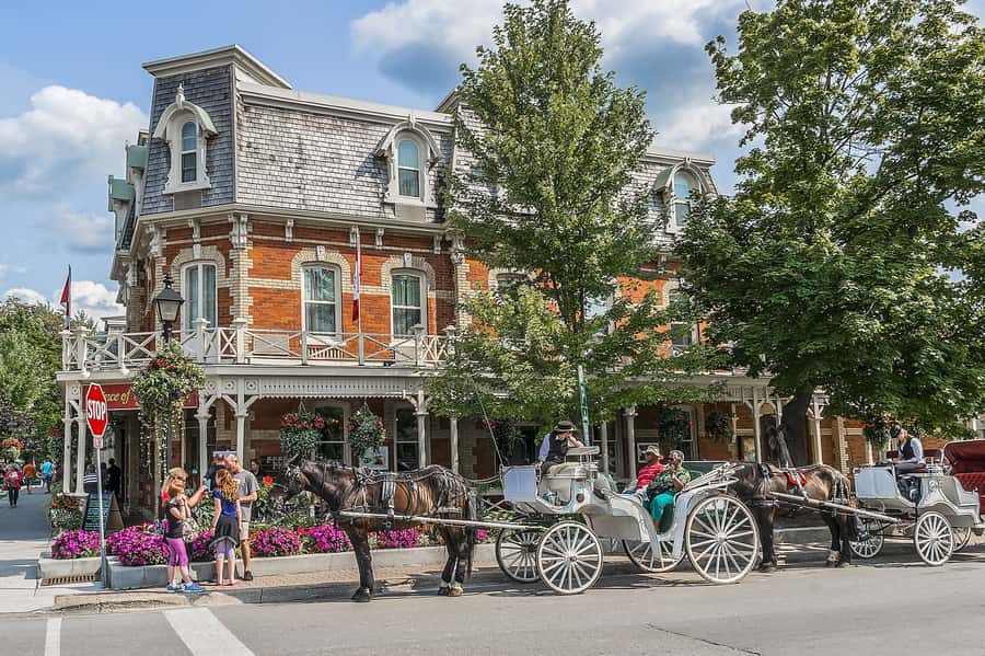 Toronto: Niagara Day Tour w/ Niagara on the Lake & Boat Ride - Niagara-on-the-Lake in 45 minutes