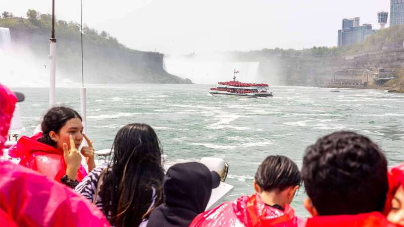 Toronto: Niagara Falls, Boat Ride & Journey Behind the Falls - What the guides add to the day